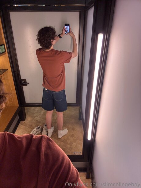 Slimcollegeboy model nice picture