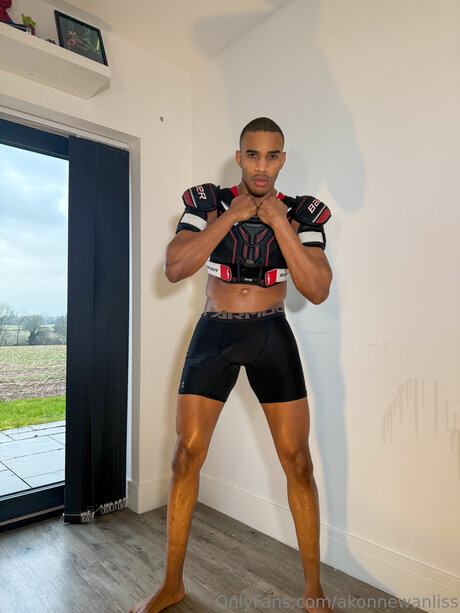 Akonnewanliss high quality model images