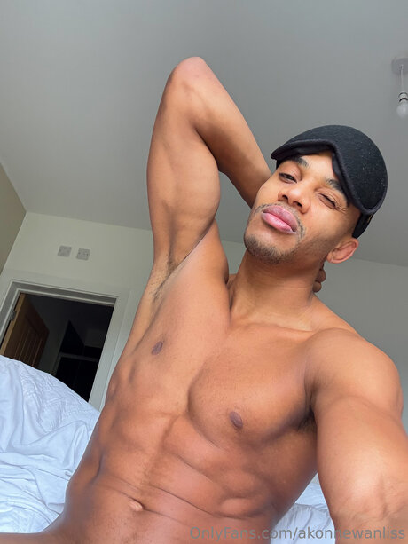 Akonnewanliss star sex photo