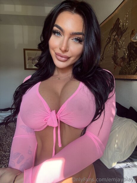 Emjayplays nude model picture