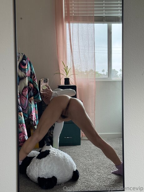 Tinyprudencevip naked actress image