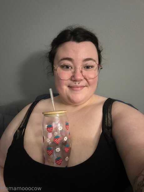 Mamamooocow sexy model image