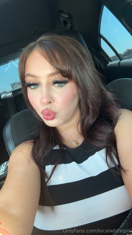 Localwhitegirl model art galleries