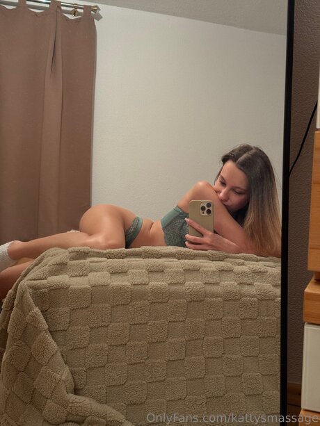 Kattysmassage model sexy img