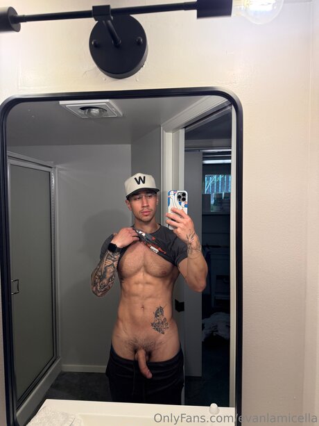 Evanlamicella model porn gallery