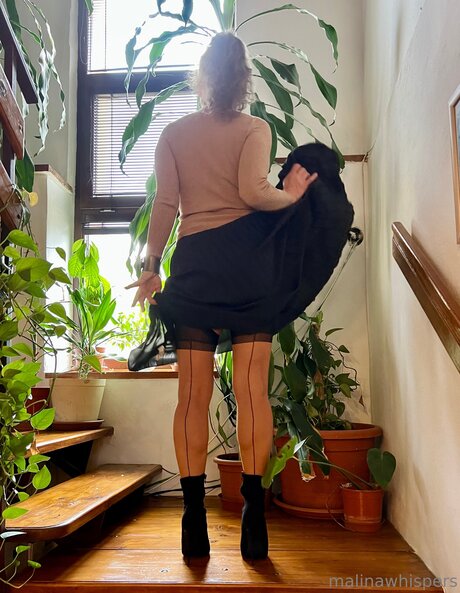 Malinawhispers naked pornstar image