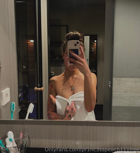 Pr1nc3sspeach111free naked model picture