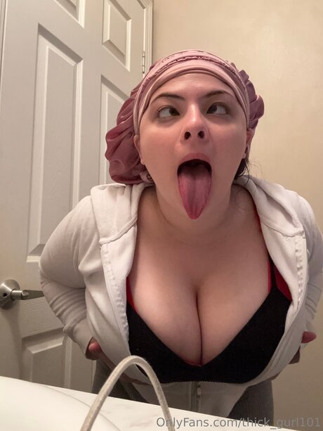 Thick Gurl101 model sex photos