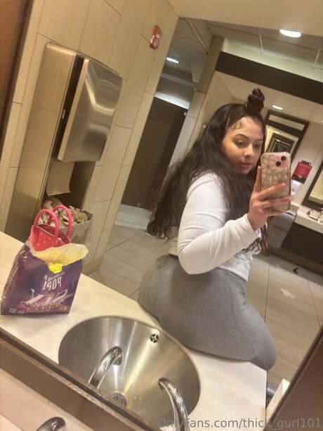 Thick Gurl101 pretty pornstar images
