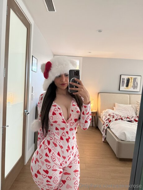 Alinaxrose nudes model image