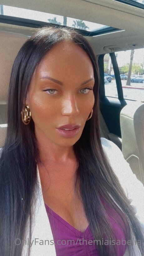 Themiaisabella nude actress picture