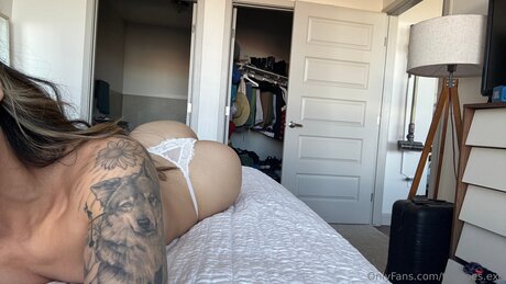 Tinytoes Exe nude actress pic