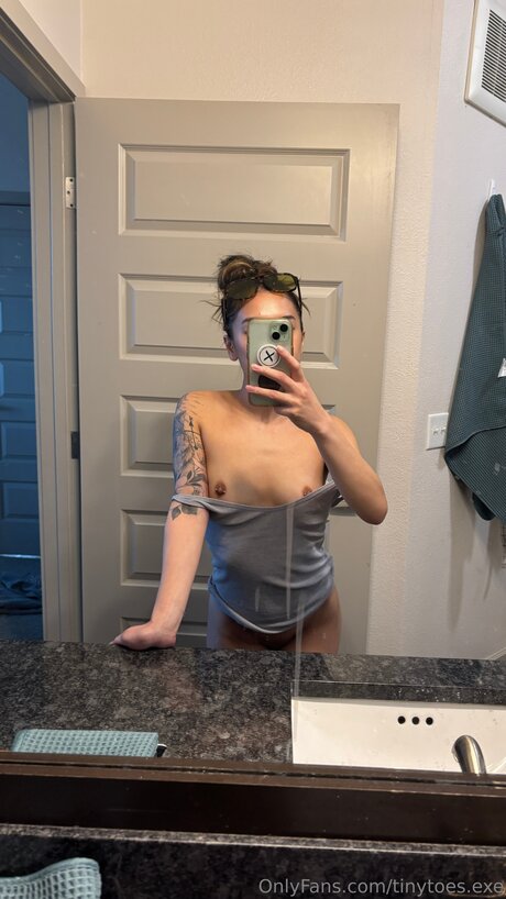 Tinytoes Exe model porn galleries