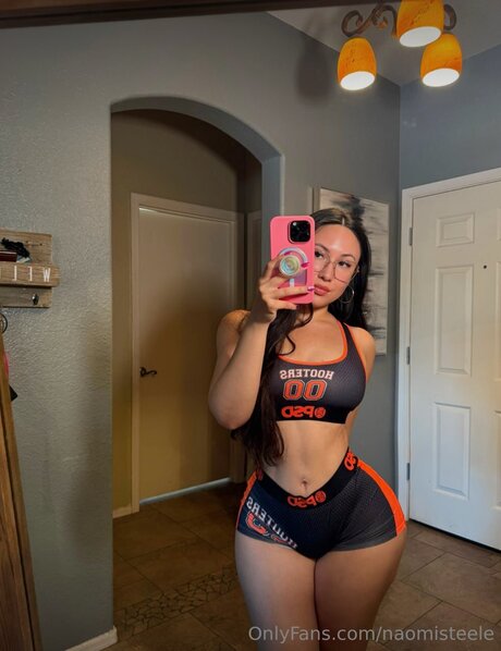 Naomisteele Profile pic