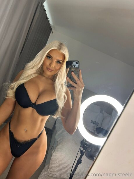 Naomisteele nice actress pic