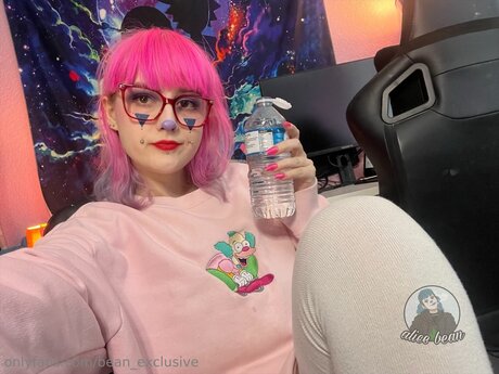 Bean Exclusive naked actress image