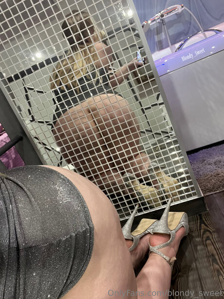 Blondy Sweet model nudes photos