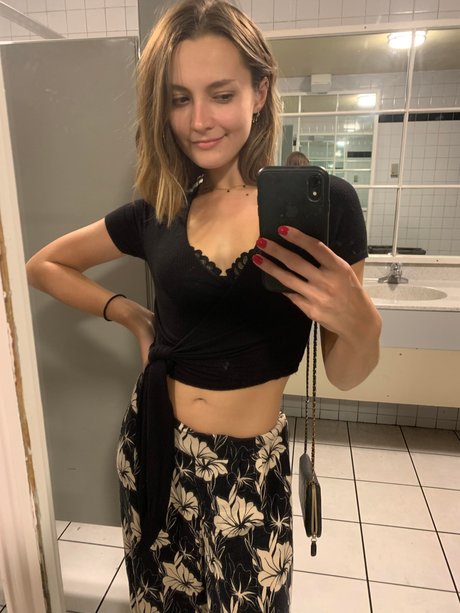 Carley Bee_ star naked pic