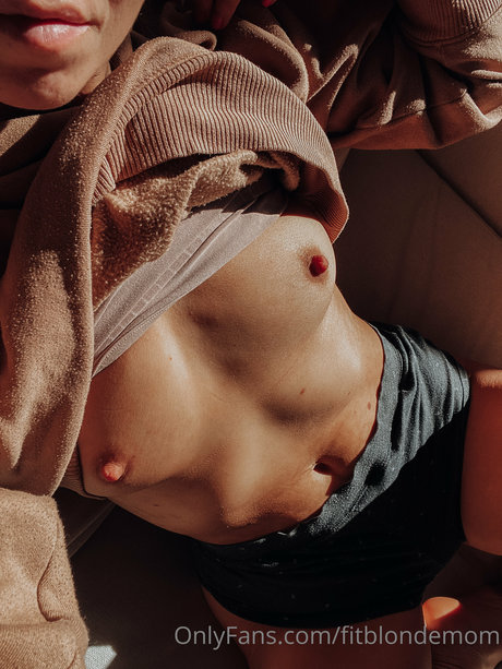 Fit Blonde Mom_ pornstar naked image