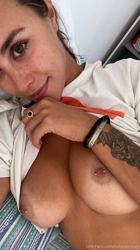 Sofia Arena_ naked model image