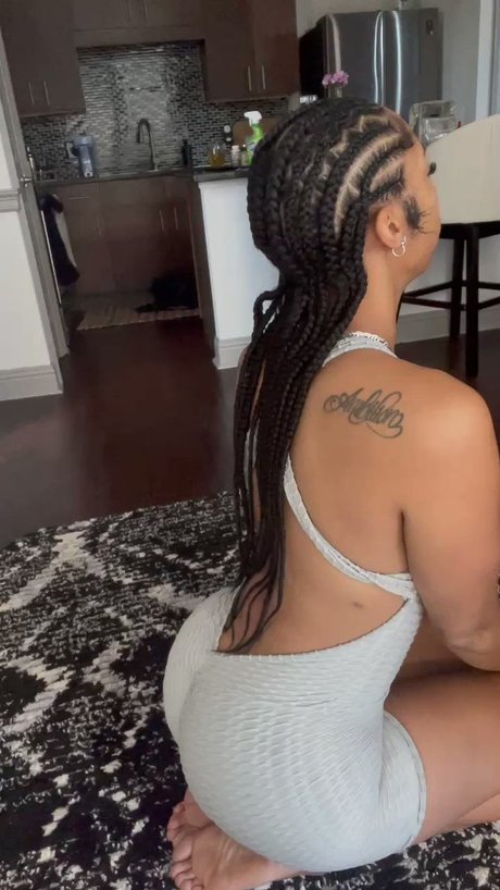 Aritheamazon Ari T model art picture