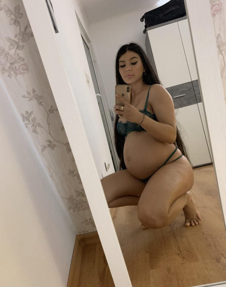 QueenZena nice pornstar gallery