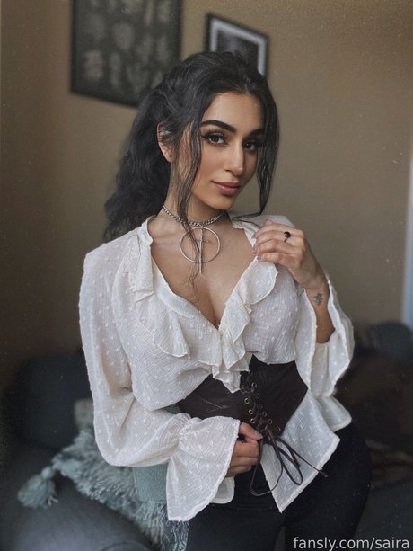 Saira Rose_ model art galleries