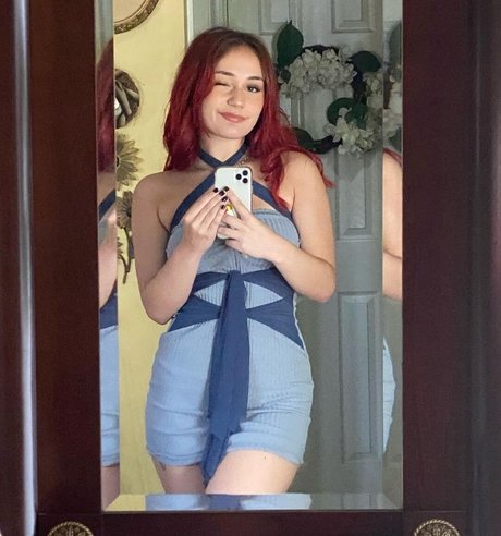 Gothicbratgf_ nude model pic