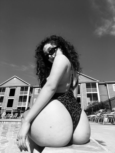 Ley Ley high quality actress img