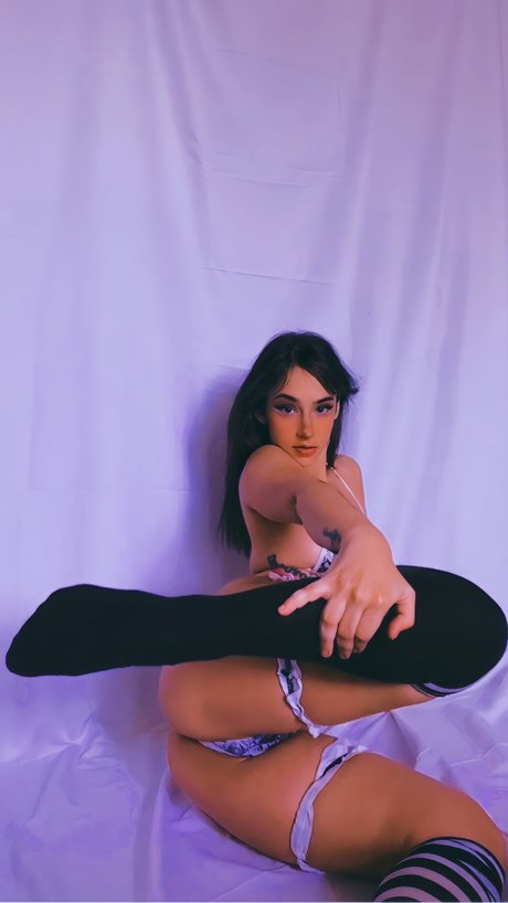 Orianna Trotta art model pics