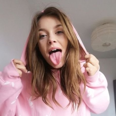 Kitty Cashew_ pornographic model image