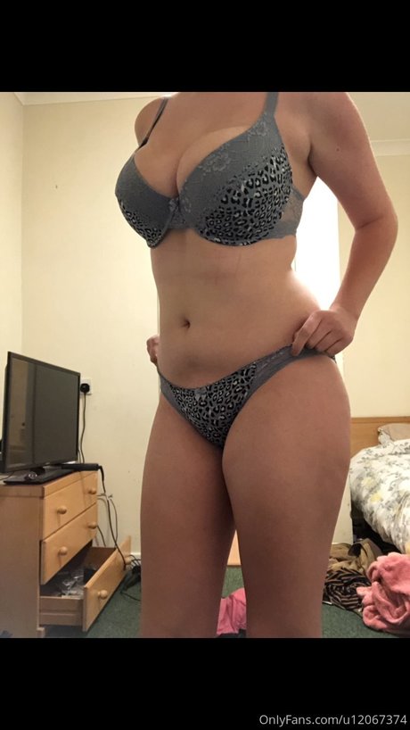 DinosaurQueen star naked image