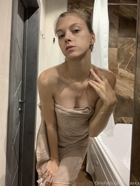 Lana Lanaxx X model art pic