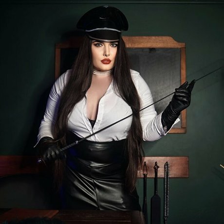 Mistress Karino star nude pictures