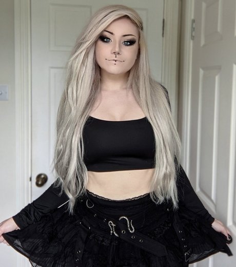 Spoopybeans_ art model photos