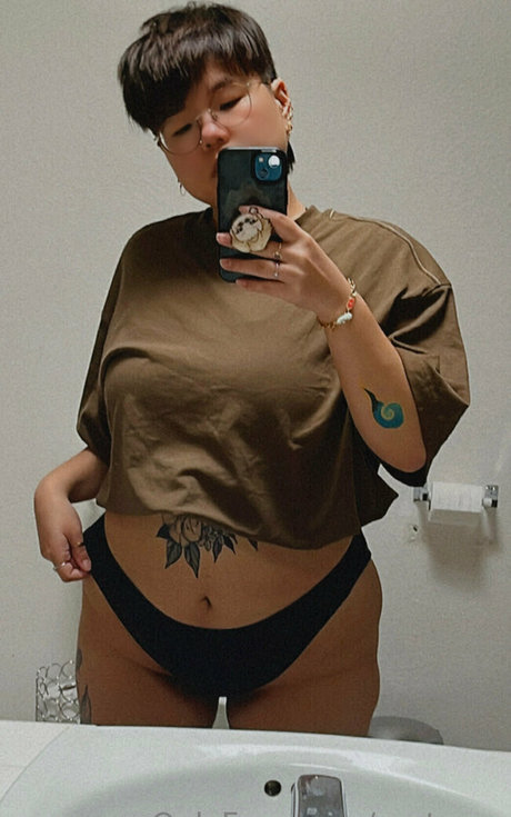 zo tama perfect model photo