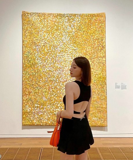 Inshy model beautiful pictures