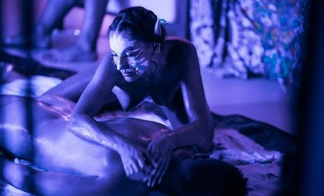 Art Rdug Show porn model pic