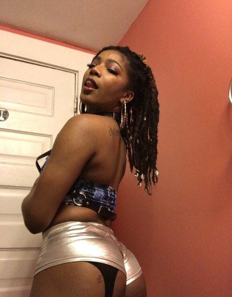 ZynahBear sex actress pic