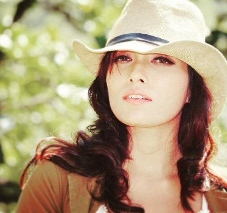 Zoya Rathore sexy model image