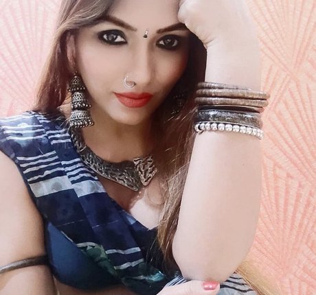 Zoya Rathore model exclusive image