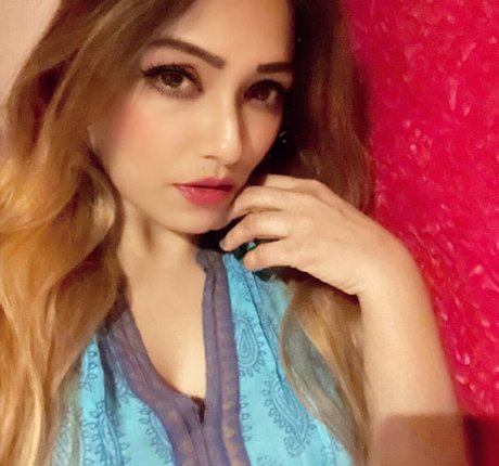 Zoya Rathore model perfect picture