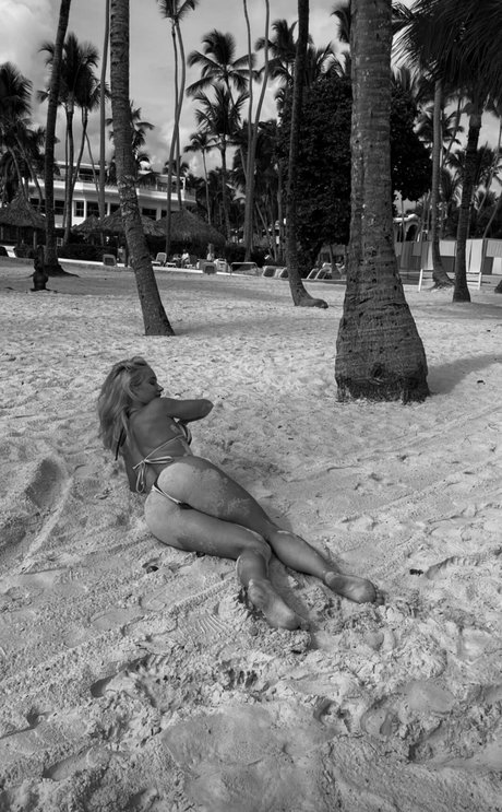 Zuzana Kardos hot actress gallery