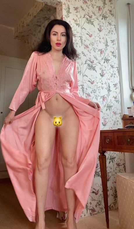 Abigail Abton nude actress picture