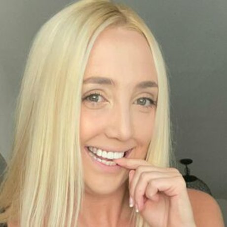 Blondebunnixo model sexy pic