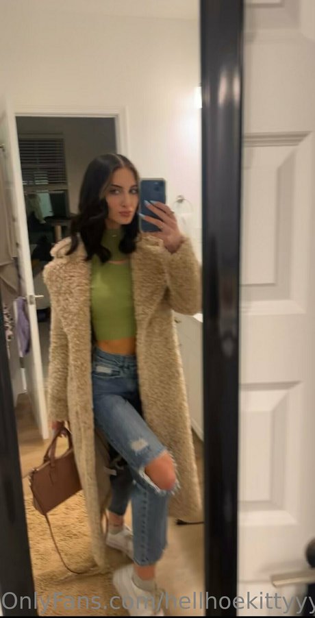 Carolineeex hot actress gallery