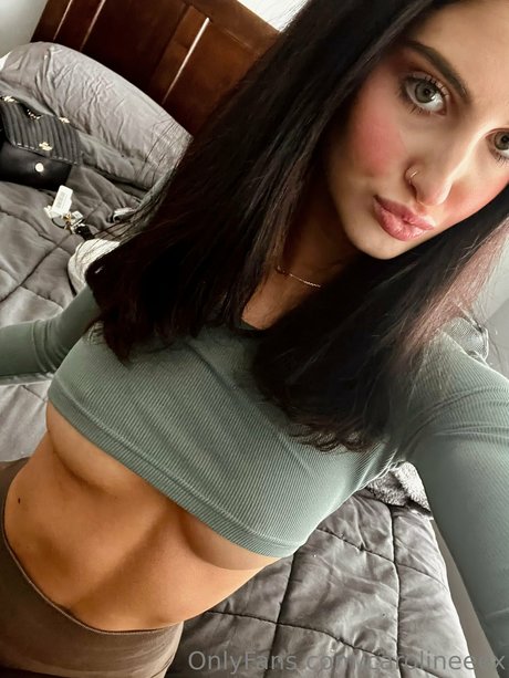 Carolineeex free actress gallery