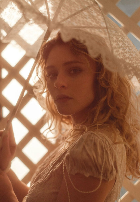 thick blonde onlyfans nude picture