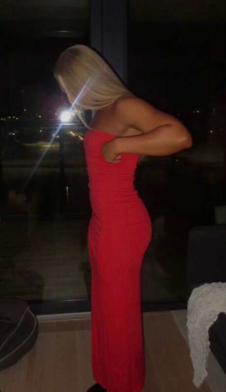 Elsasve0 naked model pic