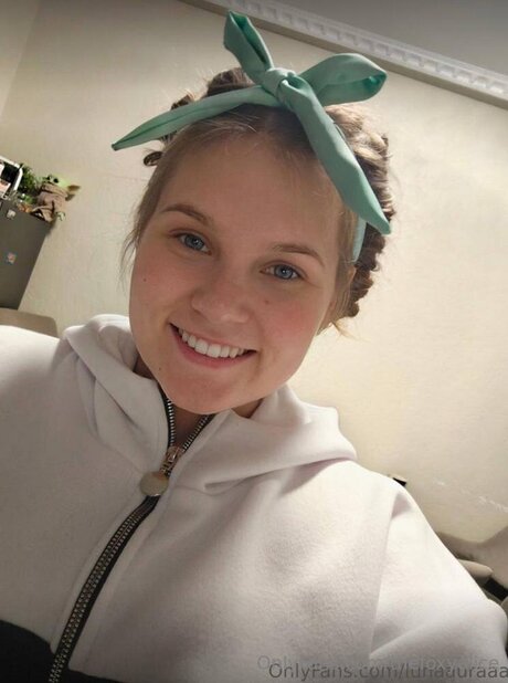 Thefoxyalice model xxx img